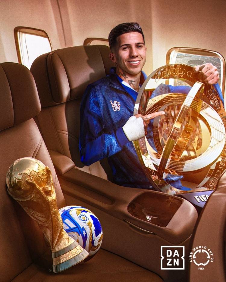 官方认证高级货！FIFA发布恩佐海报 世界杯+世俱杯唯一