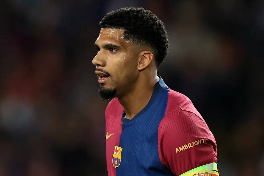 开云体育app巴塞罗那精简中后卫,阿劳霍斩钉截铁表忠心