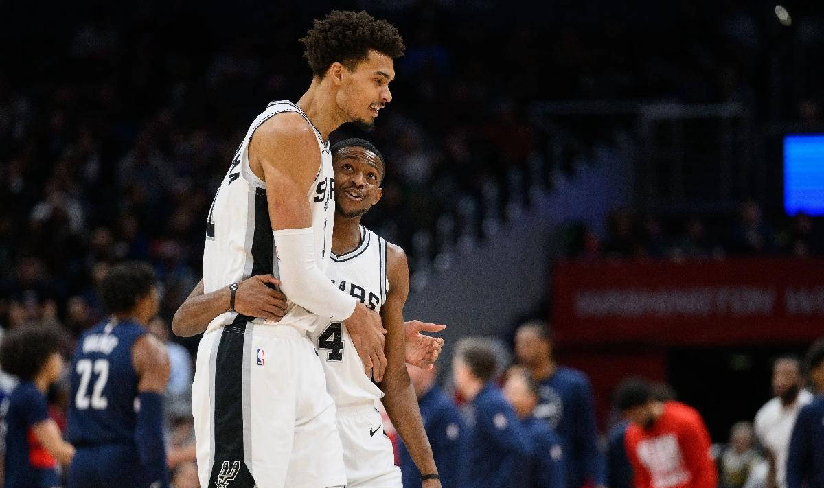 开云圣安东尼奥马刺续约达龙福克斯,薪水或有变动