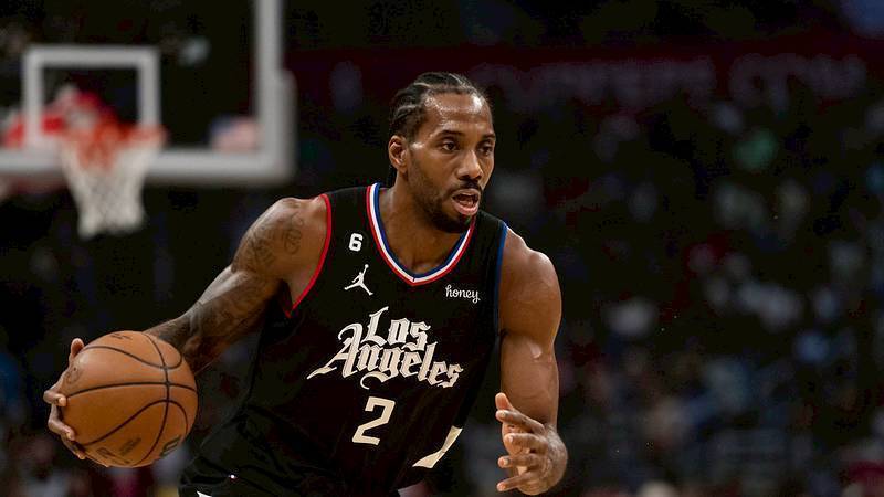 开云体育记者狠批伦纳德与舅舅,曝NBA规则不适用他们