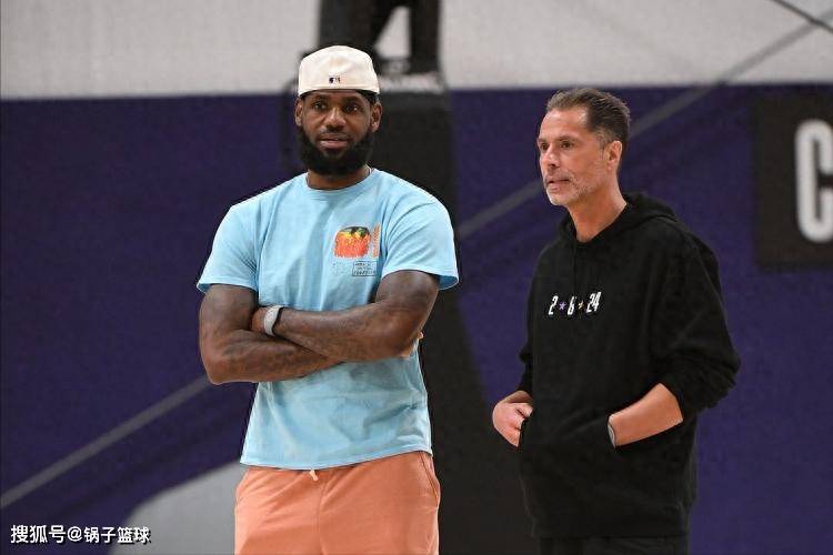 开云体育平台想办科比式退役巡演,詹姆斯寻求续约遭拒!佩林卡:会给绝对尊重