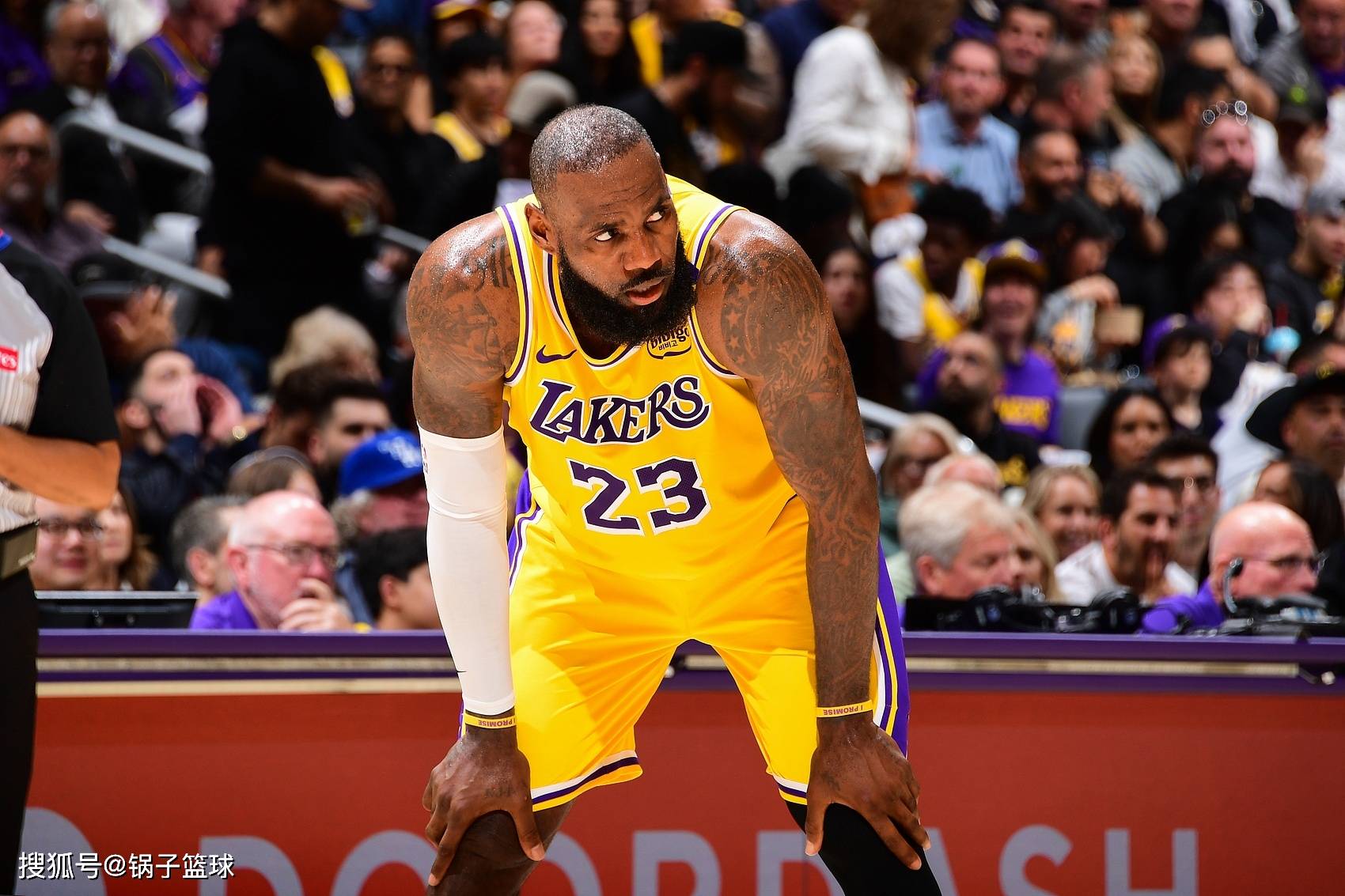 想办科比式退役巡演，詹姆斯寻求续约遭拒！佩林卡：会给绝对尊重