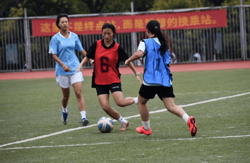 开云体育app“足”梦绿茵，湖南新邵校园足球“湘”当精彩