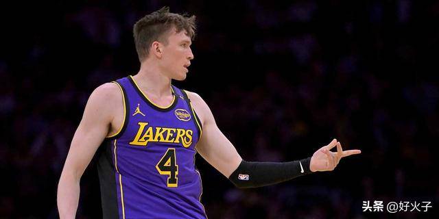 开云体育信任，湖人队主帅谈克内希特在对阵开拓者队的比赛中延续出色表现