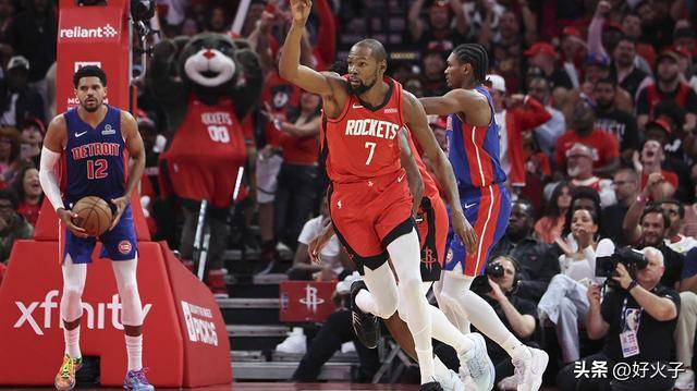 好消息，杜兰特表示，如果替补角色能帮助火箭队赢球，他愿意接受